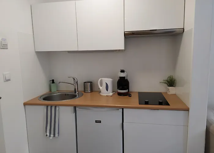 Vagabond Downtown 4*