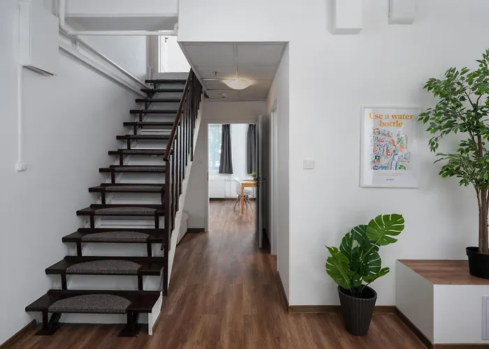 Vagabond Downtown 4*