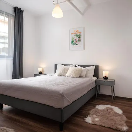 Vagabond Downtown 4*