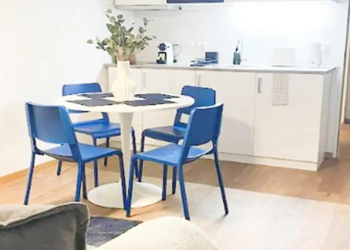 Vagabond Downtown 4*