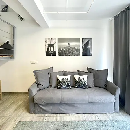 מלון דירות Vagabond Downtown 4*