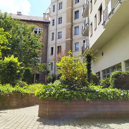 Vagabond Downtown מלון דירות
